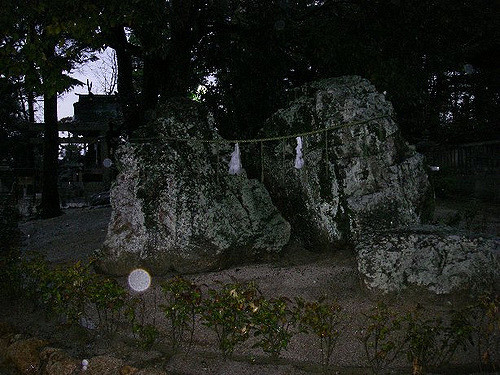 吉備イワクラだらけで桃太郎の謎ツアー〜吉備津神社、吉備中山磐座群、ダイポーの足跡、夜泣石、楯築遺跡亀石、備中国分寺、田倉牛神、閑谷学校、熊山遺跡、牛窓、鬼ノ城、倉敷、鬼無桃太郎、女木島洞窟、観音寺銭形_b0116271_16460698.jpg