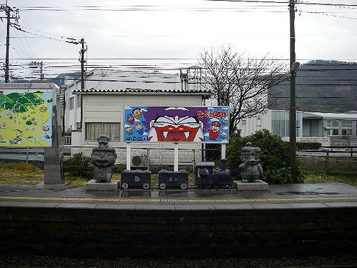 2008/5GW【岡山香川】吉備イワクラだらけで桃太郎の謎ツアー【吉備津神社、吉備中山磐座群、夜泣石、楯築遺跡、備中国分寺、田倉牛神、閑谷学校、熊山、牛窓、鬼ノ城、倉敷、鬼無、女木島、銭形】_b0116271_17185894.jpg