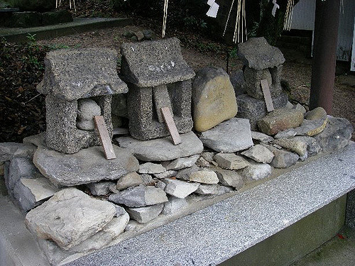 2008/5GW【岡山香川】吉備イワクラだらけで桃太郎の謎ツアー【吉備津神社、吉備中山磐座群、夜泣石、楯築遺跡、備中国分寺、田倉牛神、閑谷学校、熊山、牛窓、鬼ノ城、倉敷、鬼無、女木島、銭形】_b0116271_17200247.jpg