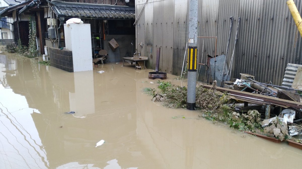 7月10日、真備町で大雨災害後の片付け支援活動をしました_d0155415_02194152.jpg