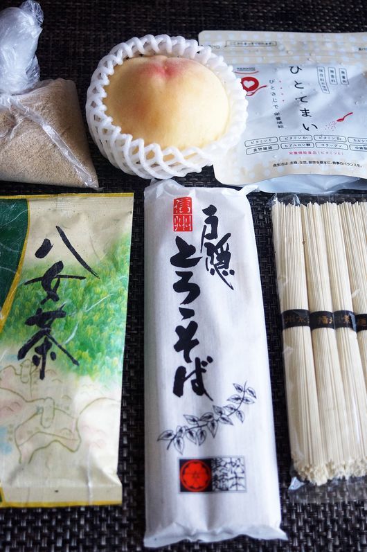 ■素敵に美味しく！！簡単おつまみ♪【アスパラとアボガドの肉巻き焼き】桃のデザート付き＾０＾_b0033423_20400741.jpg