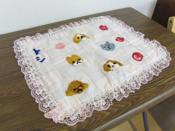 裁縫 刺繍 犬柄のテーブルセンター 鎌倉のデイサービス やと のブログ