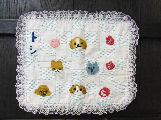 裁縫 刺繍 犬柄のテーブルセンター 鎌倉のデイサービス やと のブログ
