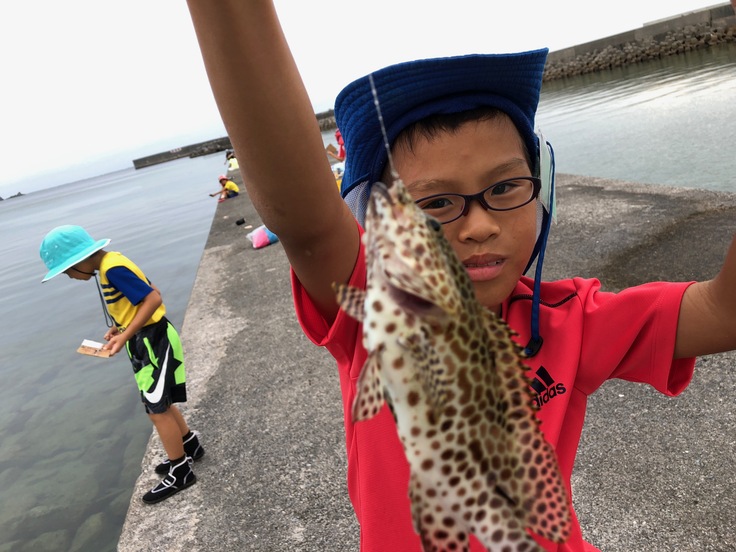 わんぱく冒険学校B〔２日目〕夕方からの魚釣り！ダンボールの釣りざおでこんなに釣れました！全員釣れた！_d0363878_197483.jpg