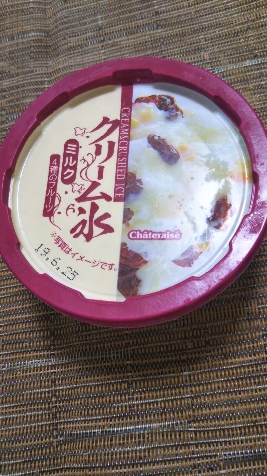 シャトレーゼ クリーム氷ミルク 4種のフルーツ_f0076001_23284515.jpg