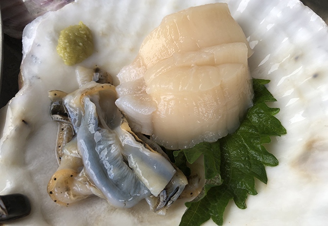 ウニ丼2000円の破格の安さ!北海道知床ウトロでおすすめの海鮮丼ランチ店「知床朝市大成丸」_e0171573_17355676.jpg