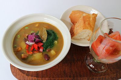宇野浩二先生に「路地裏から飛び出す色とりどりカレースープ」は