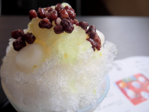 梅かき氷+あずき・だんご餅トッピング:茶菓子家 瀧二郎(弘前市)_b0147224_10311993.jpg