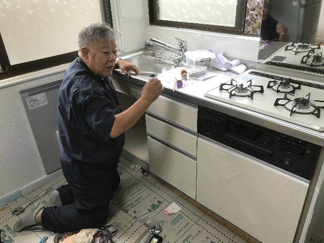 15.5日目キッチン設置・ほぼ終了_f0031037_19271078.jpg