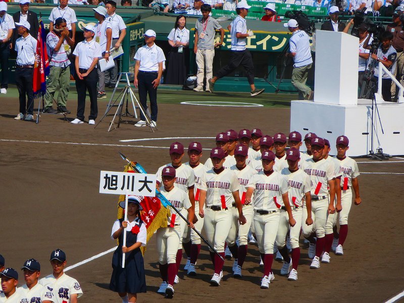 夏の高校野球選手入場（東北・北海道）20180805_e0237645_21394330.jpg