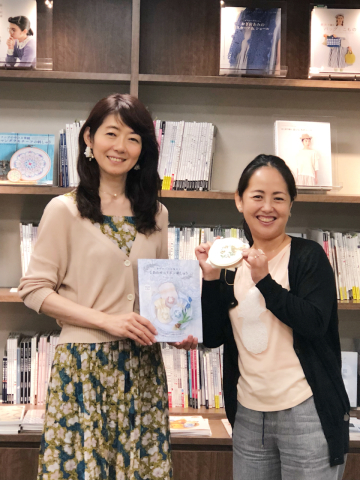 『しあわせのリボン刺しゅう』 出版記念ワークショップ《花リースのコンパクトミラー》＠西武渋谷サンイデー　にご参加くださった皆さま どうもありがとうございました_a0157409_12160385.jpeg