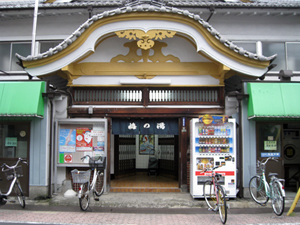 新しい時代の波を受けながらも、下町の風情が今なお残る北千住のお風呂屋さん。_e0120614_18371232.jpg
