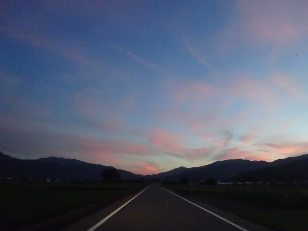 黄昏時 たそがれどき 千変万化の空と雲の色 18 8 8 徳ちゃん便り