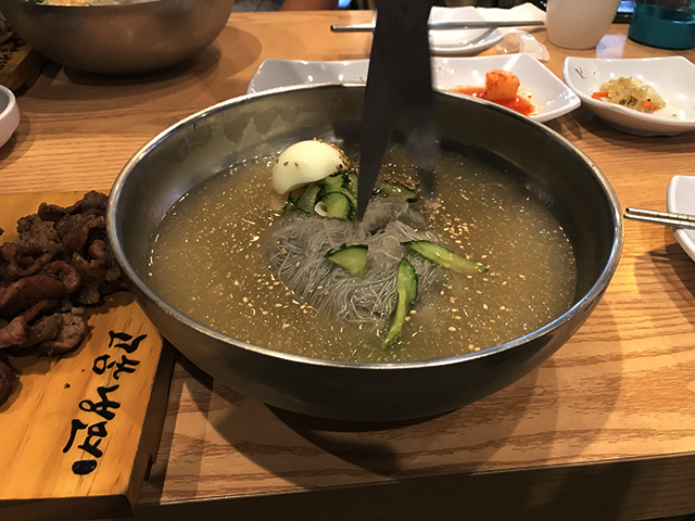 コサム冷麺専門店で冷麺と焼肉_a0349423_11274840.jpg