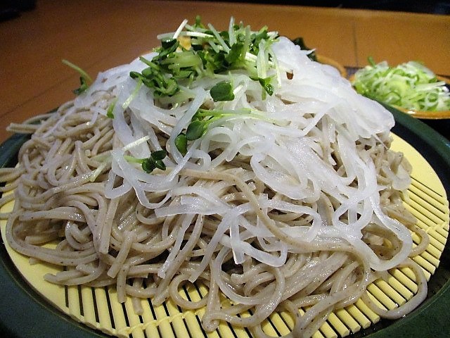 花園蕎麦 で大根そば 大盛り 季節のかきあげ いなり 冒険家ズリサン
