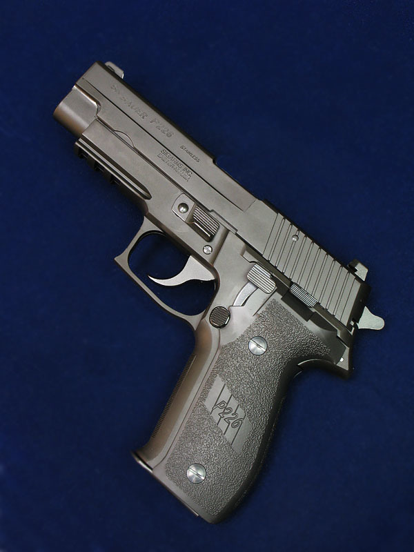 タナカ製シグザウエルP226オールシルバーモデル