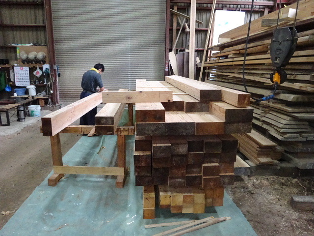盛岡市本町通　地域材を使い大工の作る木造3階建住宅　進行中です！_f0105112_04265524.jpg