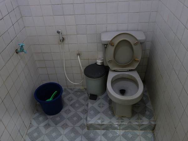 ジャラン・ジャクサのブロエン・スティーン・ホステル Bloem Steen Hostel_d0360509_18311411.jpg