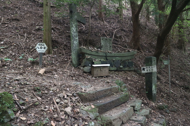 蝉しぐれの鎮南山に登る！_e0272335_1801893.jpg