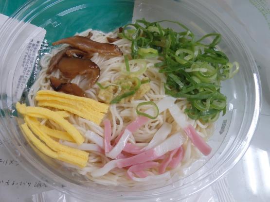 ファミリーマートの冷やしぶっかけ手延素麺　　　　　錦橋店_c0118393_14441280.jpg