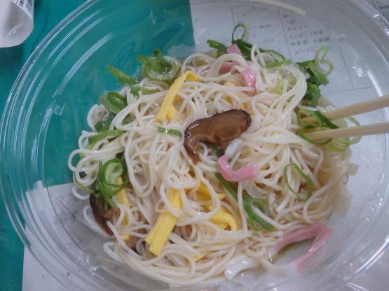 ファミリーマートの冷やしぶっかけ手延素麺　　　　　錦橋店_c0118393_17482466.jpg