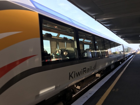 冬のニュージーランド旅(17) スプリングフィールド駅からトランツアルパインに乗りました!_c0212604_5294259.jpg