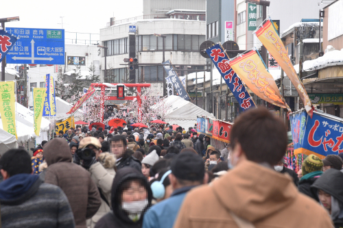 あ、きた。「いぬ年」。　冬の秋田もふもふツアー　その23　アメッコ市_a0101905_00580257.jpg