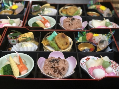 13日（月）の状況とお祝い仕出し。_e0230154_22073532.jpeg