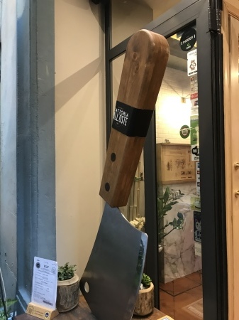 今、勢いのあるビステッカのレストラン_a0136671_23200261.jpeg
