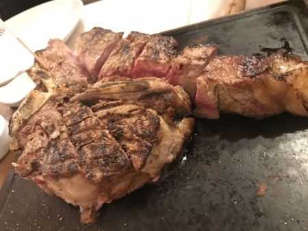 今、勢いのあるビステッカのレストラン_a0136671_23233382.jpeg