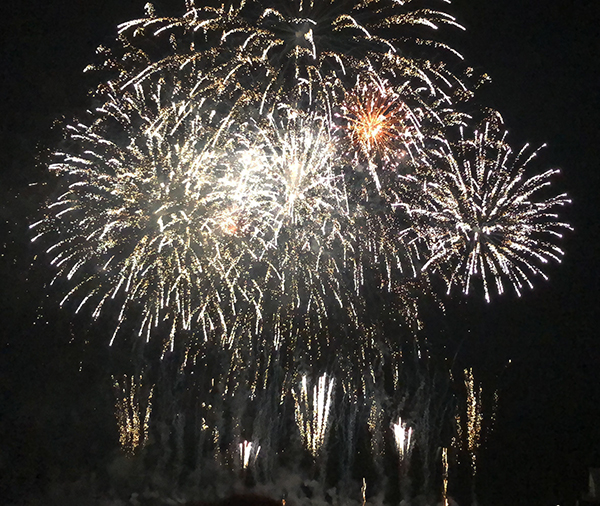 八景島シーパラダイス花火写真&花火動画アップ!2018年*動画も写真も同時にすべてiPhone撮影_e0171573_1973984.jpg