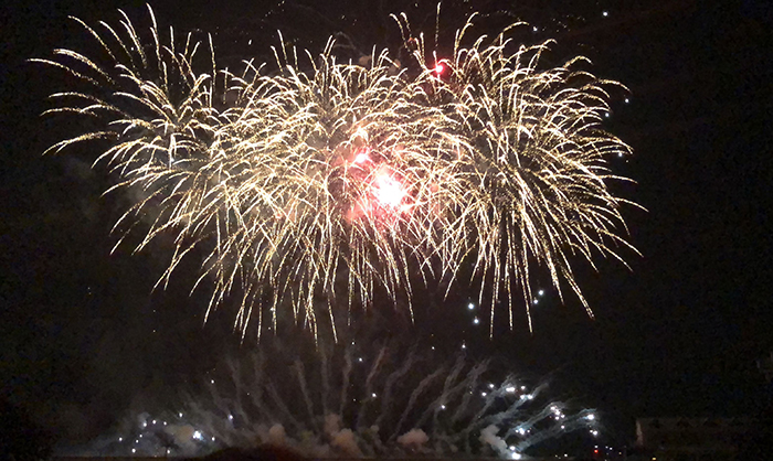 八景島シーパラダイス花火写真&花火動画アップ!2018年*動画も写真も同時にすべてiPhone撮影_e0171573_1983718.jpg