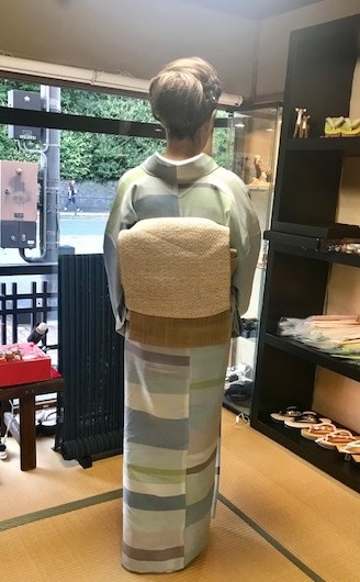 ご来店のお客様・綺麗なお色の東郷織物夏大島に科布の帯。_f0181251_6273961.jpg
