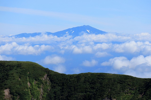 晴天の月山_e0137200_16402017.jpg