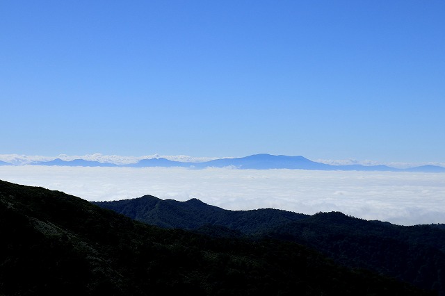 晴天の月山_e0137200_1640340.jpg