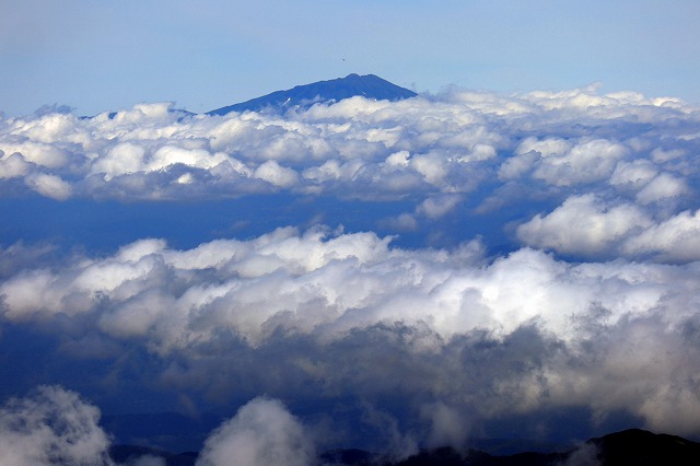 晴天の月山_e0137200_16425650.jpg