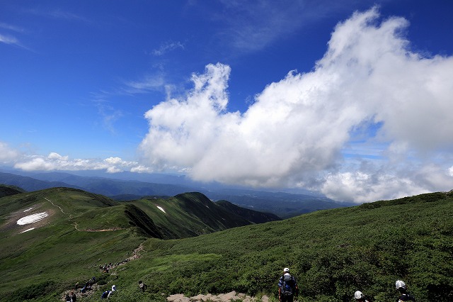 晴天の月山_e0137200_1644596.jpg