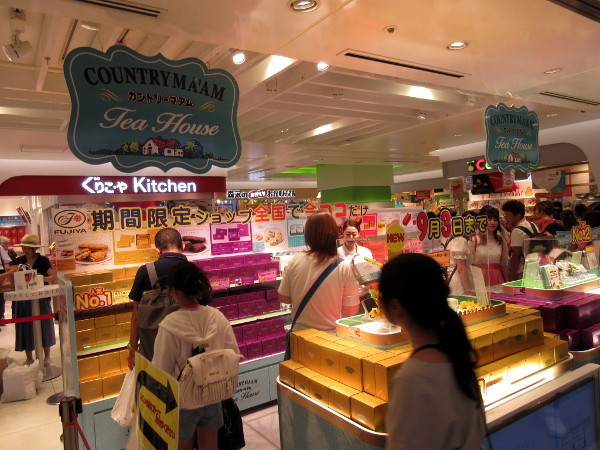 【東京駅情報】東京おかしランド・期間限定カントリーマアム Tea Houseは9月3日まで!_c0152767_19482339.jpg