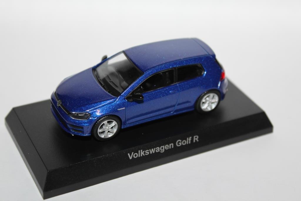 1/64 Kyosho Volkswagen 2 Golf R_b0285587_06435194.jpg