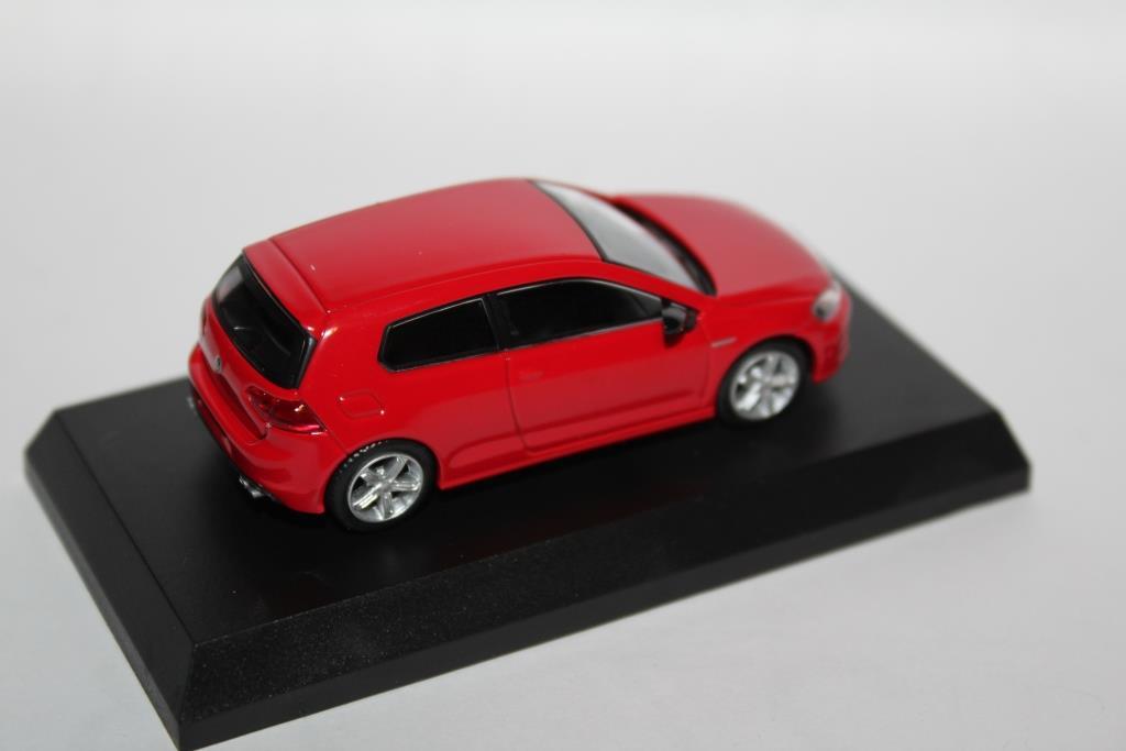 1/64 Kyosho Volkswagen 2 Golf R_b0285587_06444095.jpg