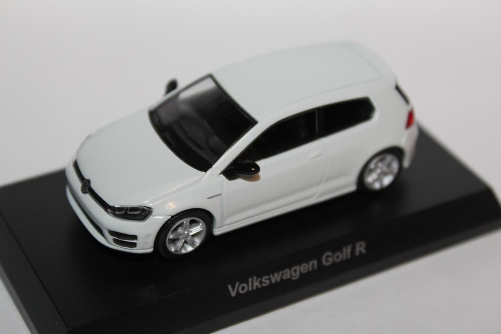 1/64 Kyosho Volkswagen 2 Golf R_b0285587_06444900.jpg