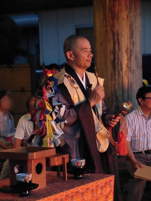 雨が心配だったが無事開催　お盆最後の行事　「わきみず寺」（法雲寺）の「灯篭流し」_f0141310_07592942.jpg