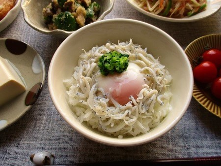 鎌田醤油の だし醤油 は料理にも卓上使いにも だし入りの万能さで美味しい おさらのうえ帖 鎌田醤油の だし醤油 は料理にも卓上使いにも だし入りの万能さで美味しい おさらのうえ帖