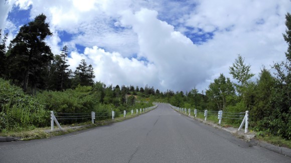 不安定な天気の中、かろうじて志賀草津道路はドライで走れました_b0209484_12580847.jpg