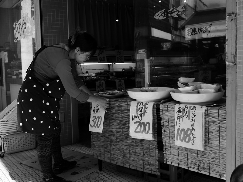 おばあちゃんのおやつ1コ108円_e0374932_15182376.jpg