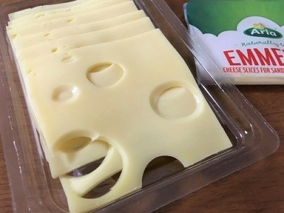 穴あきチーズとおやつのスフレパンケーキ La La La Kitchen 2 穴あきチーズとおやつのスフレパンケーキ La La La Kitchen 2