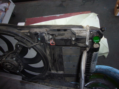 BMWミニ (R50)クーリングファン回らない 修理(レジスター交換)_c0267693_13352473.jpg