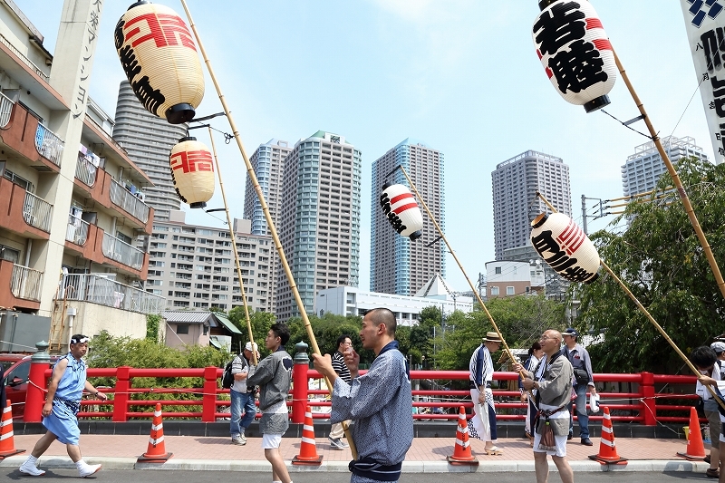 江戸時代の名残が色濃い佃の祭りは「水かけ祭り」としても有名。_b0291402_10050248.jpg