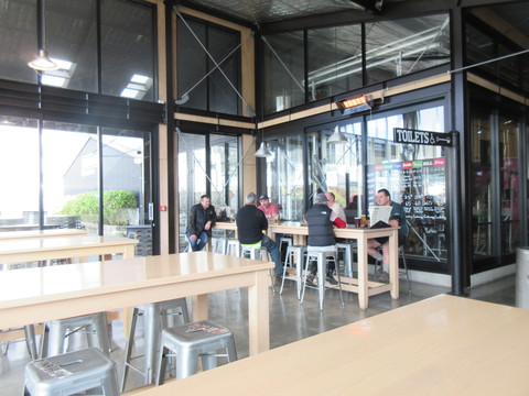 冬のニュージーランド旅(21)グレイマウスのビール Monteith\'s Brewery_c0212604_762437.jpg