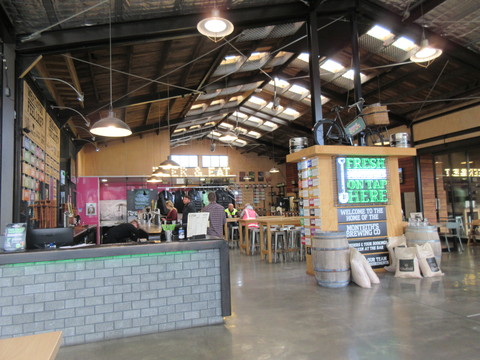 冬のニュージーランド旅(21)グレイマウスのビール Monteith\'s Brewery_c0212604_771017.jpg